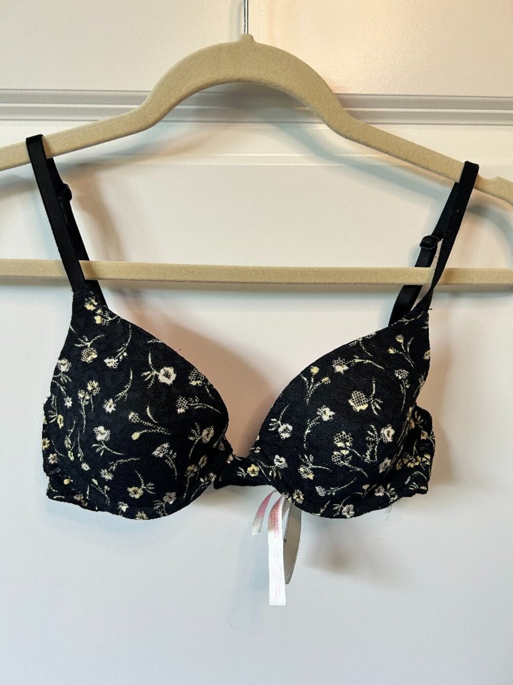Victoria's Secret PINK Wear Everywhere t-shirt lightly lined Bra Size 32B EUC